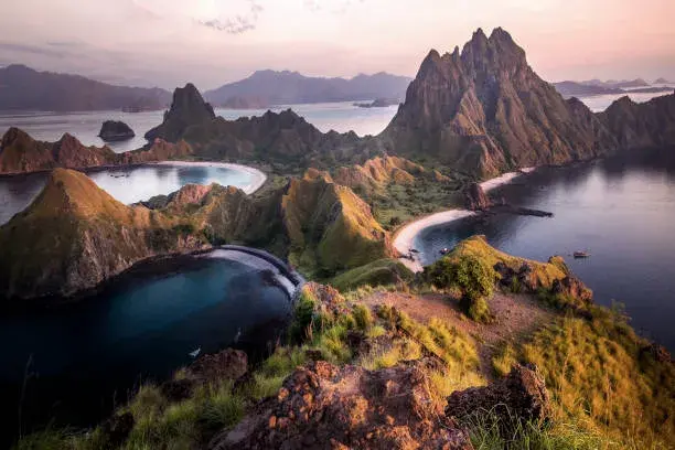 パダール島の絶景ハイキング体験｜インドネシア旅行