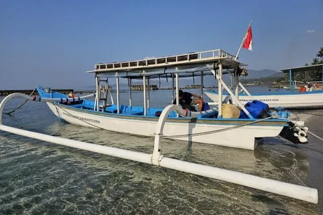 Private Sundeck Boat