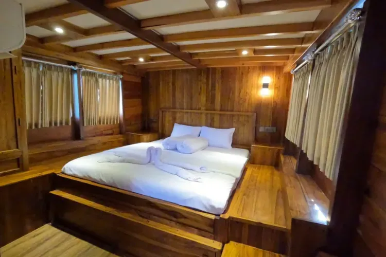 Room Phinisi Boat