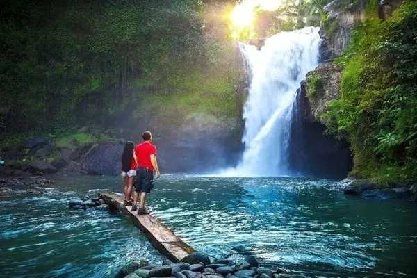Tegenungan Waterfall 