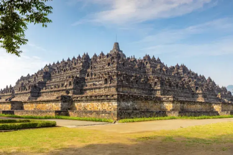 バリ発：ボロブドゥール寺院＆プランバナン寺院 2日1泊ツアー（航空券込み）